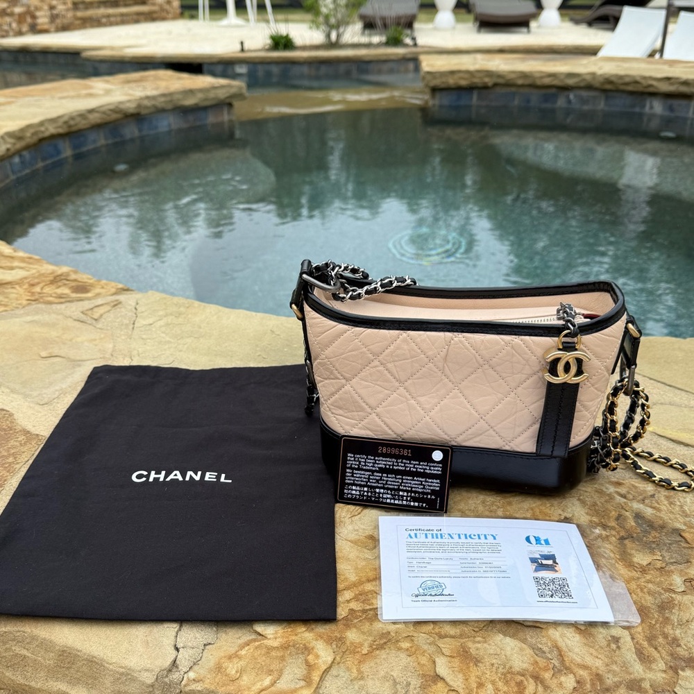 LIKE New!!! No wear!! Chanel Gabrielle Hobo Bag Small!